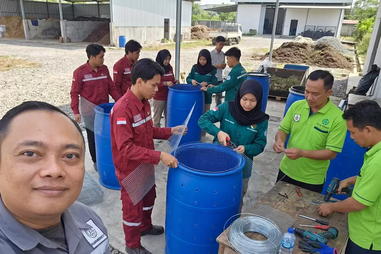 Dari Limbah Organik Menjadi Manfaat: PT Jasa Medivest Kembangkan Media Komposting Bersama Mahasiswa